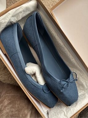 CHRISTIAN LOUBOUTIN
Denim Mamadrague Flats
